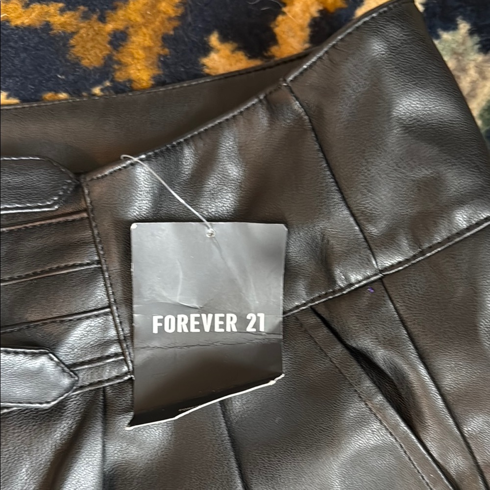 Forever 21 Black High Waist vegan leather Shorts NWT - Picture 2 of 6